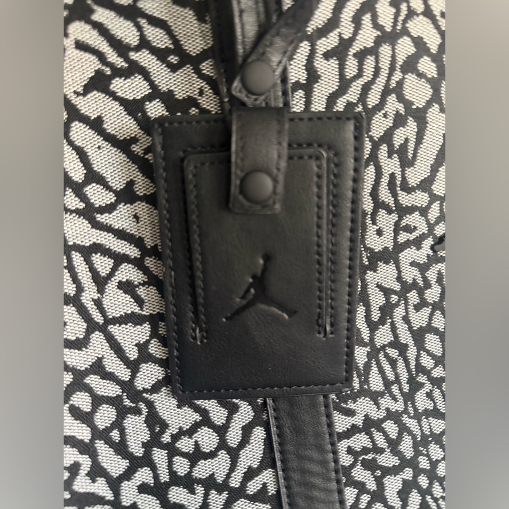 Jordan Monogram Black Elephant Print Duffle Bag (size Large) 40L - Picture 3 of 12